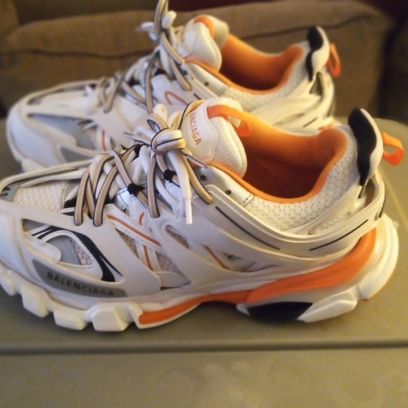 *LIKE NEW* MEN'S BALENCIAGA TRACK SNEAKERS - Picture 2 of 4